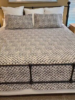 West Elm KING Gray and White Tear Drop Patterned Duvet Cover Set